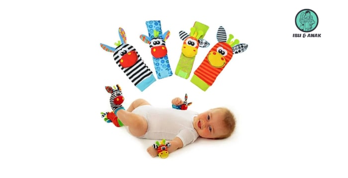 Sozzy Wrist Rattle & Baby Socks 